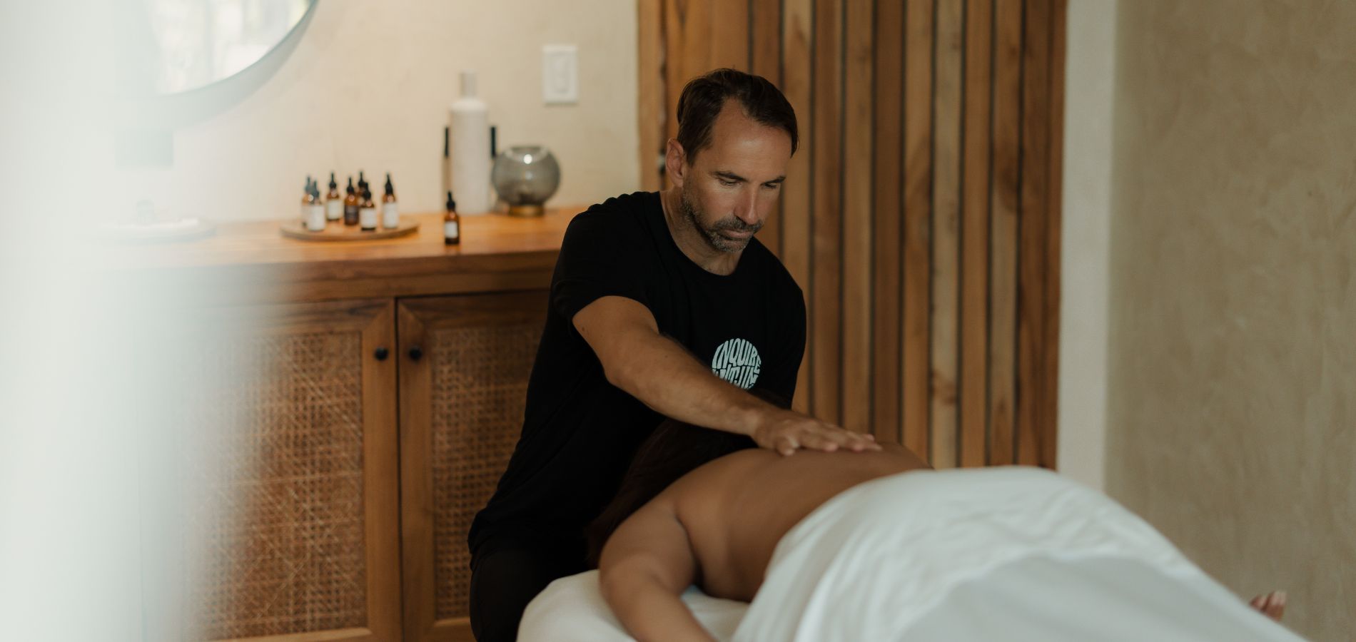 MaleTherapist_1900x900 Male massage therapist