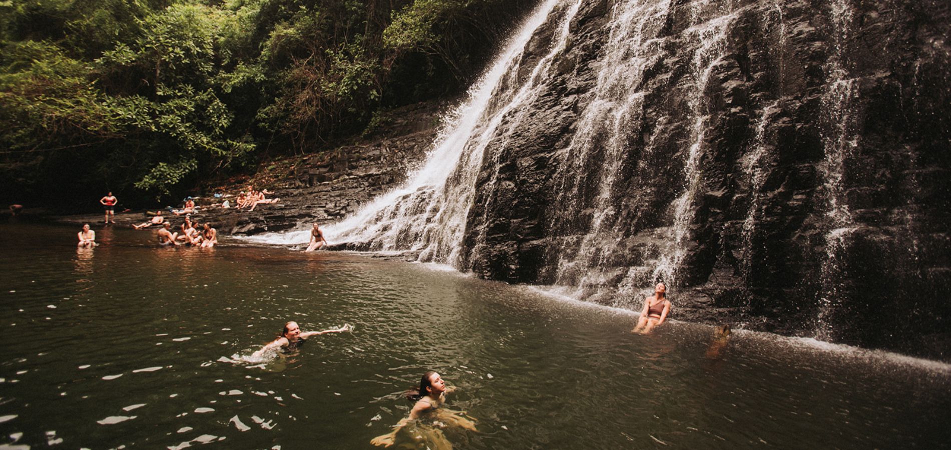 CascadaNaturalPozo_1900x900 Epic waterfall in Panama