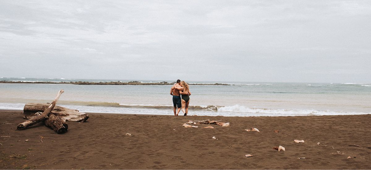 BeachCouple_1200x550